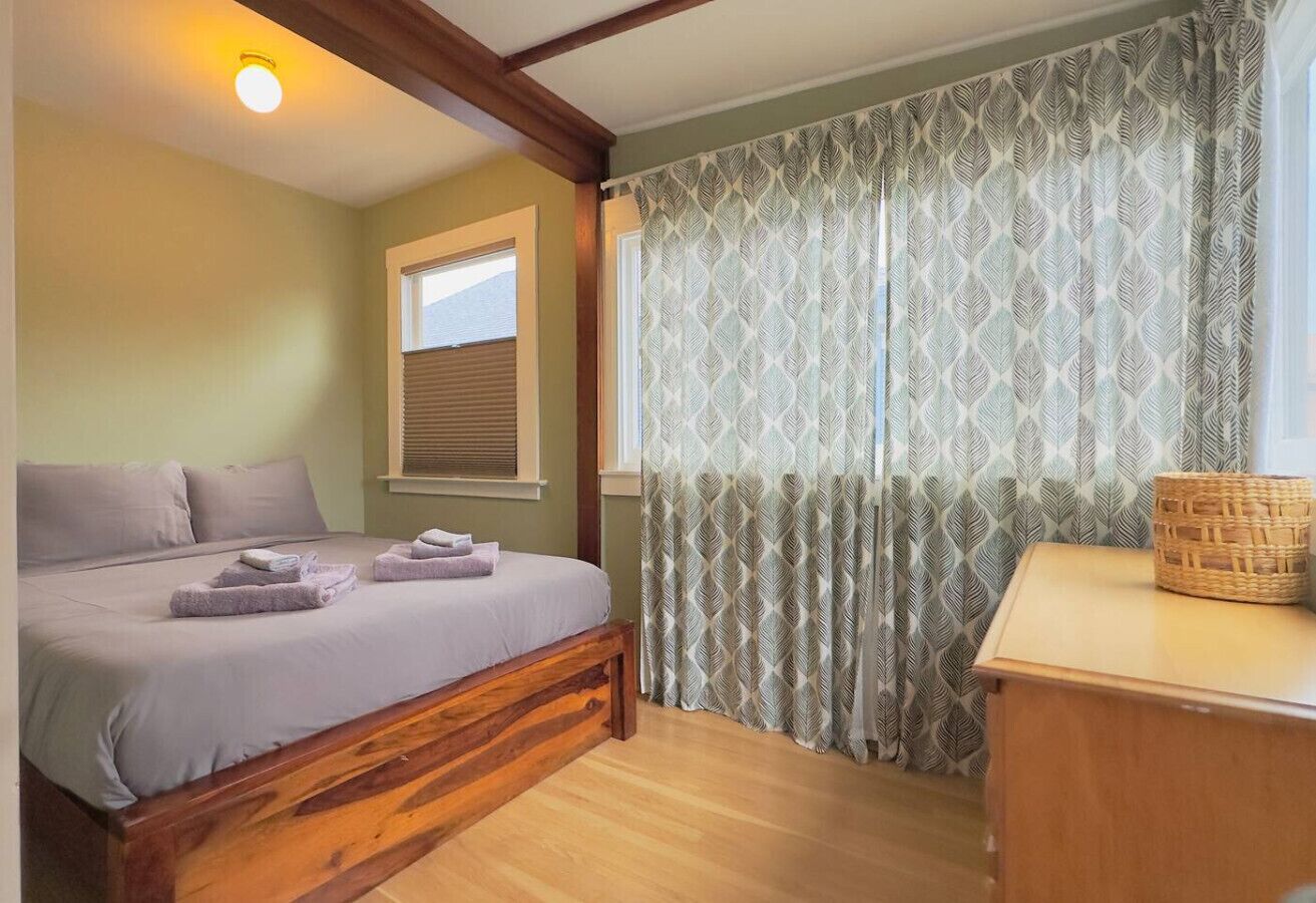 1 bedroom, iron/ironing board, travel crib, WiFi