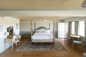 Escritorio, wifi, ropa de cama