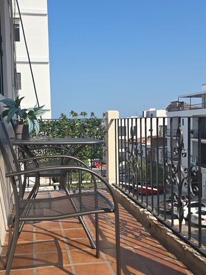 Outdoor dining - QUETZAL APARTMENT FOR 4 PEOPLE, VERY CLOSE TO THE MALECÓN, BARS, AND RESTAURANTS (Puerto Vallarta)