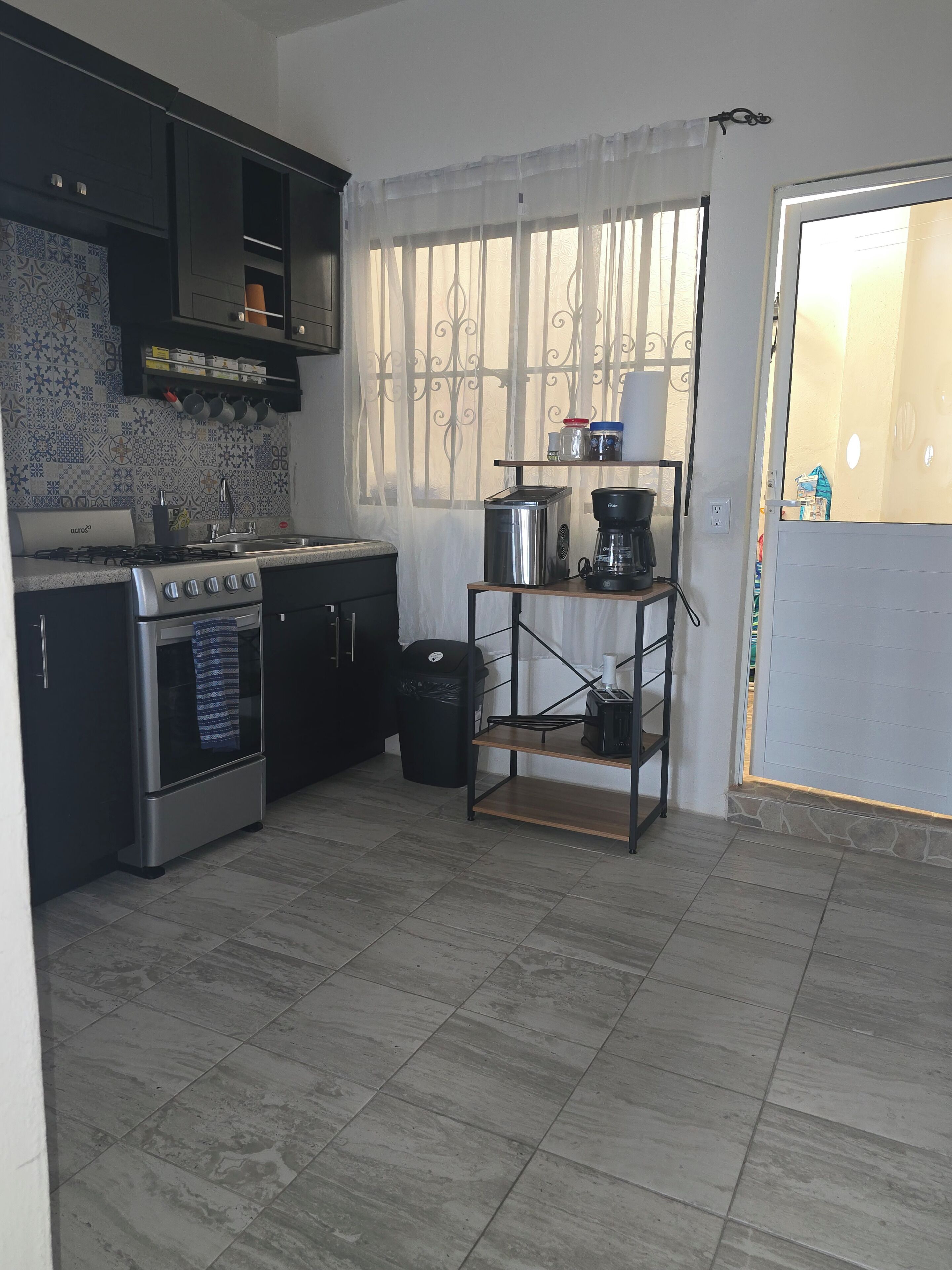 Fridge, microwave, oven, coffee/tea maker