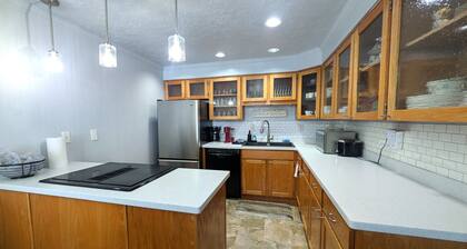 Airport & UAF 5 Mins Away - Large 3BR Townhome, nice kitchen + 2 Parking spaces!