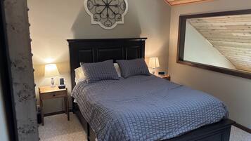 2 habitaciones, tabla de planchar con plancha y ropa de cama