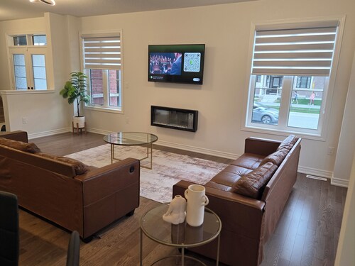 Warm & Stylish 4BR Townhouse near Thermea Spa.   close to 412 and 401.