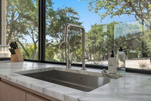 Interior - Ridgeline Resort  Infinity Pool & Austin Skyline (Austin)