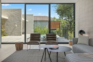 Smart TV - Ridgeline Resort  Infinity Pool & Austin Skyline (Austin)