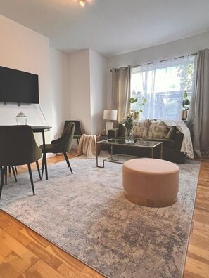 TV - Lovely 1Bdr flat next to Earl’s Court Station (Greater London)