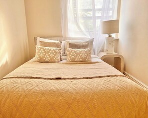 Iron/ironing board, Internet, bed sheets - Lovely 1Bdr flat next to Earl’s Court Station (Greater London)