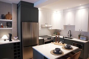 Fridge, microwave, oven, dishwasher - Studio 27 Vivez au cœur de Magog (Magog)