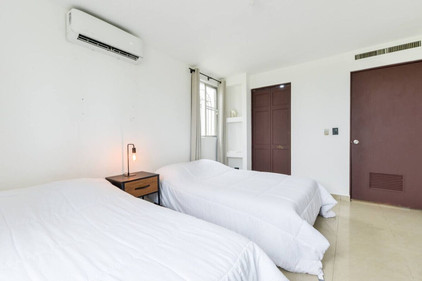 3 camere, una scrivania, Wi-Fi, lenzuola