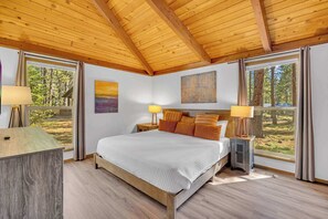 2 bedrooms, iron/ironing board, WiFi, bed sheets - AC, PF, family friendly, great location, One level (Sunriver)