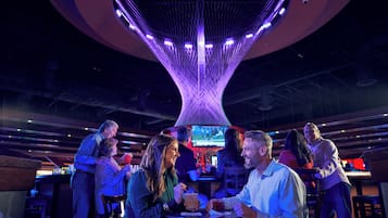 4 Bars/Lounges