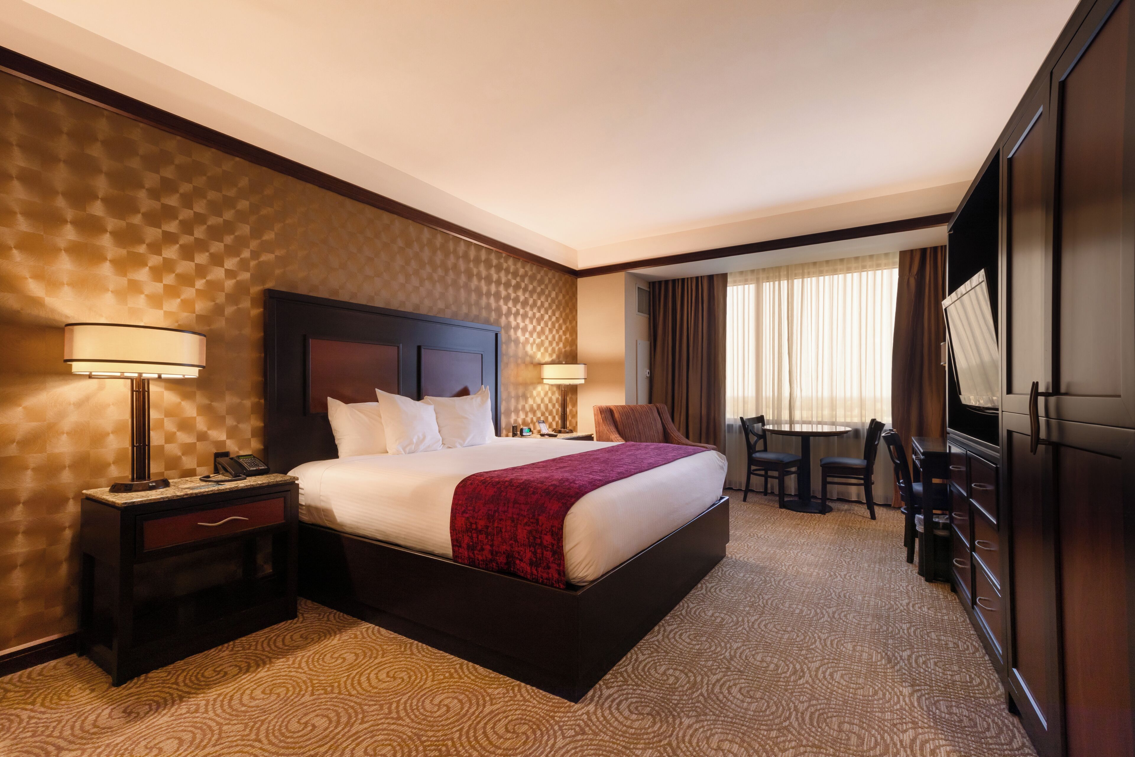 Standard Room, 1 King Bed, Non Smoking | Desk, blackout curtains, iron/ironing board, free WiFi