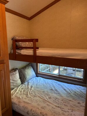 2 chambres, accès au Wi-Fi (inclus), literie fournie