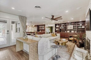 TV, stereo, offices - Walk to Square | Backyard Oasis + Pool and Sauna (Georgetown)