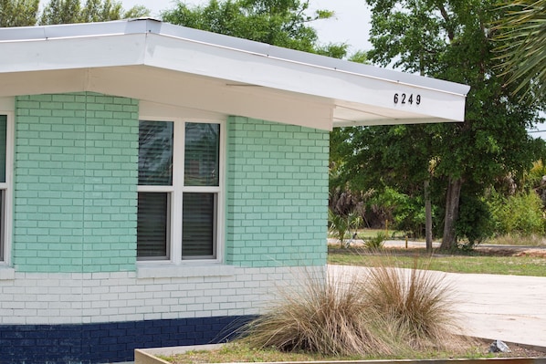 Exterior detail - Fall Bookings Aloha Surf's Up Studio near Tyndall (Panama City)