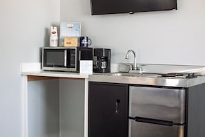 Private kitchen - Fall Bookings Aloha Surf's Up Studio near Tyndall (Panama City)