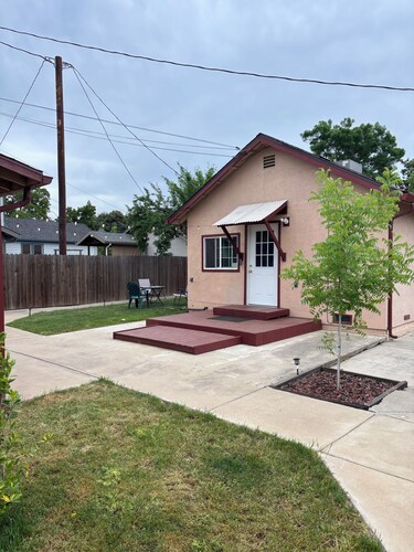 Private Guest Suite near downtown and Lodi lake