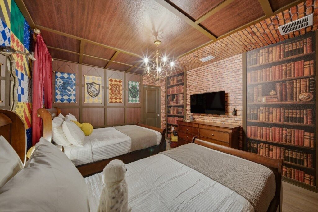 8 bedrooms, iron/ironing board, WiFi, bed sheets