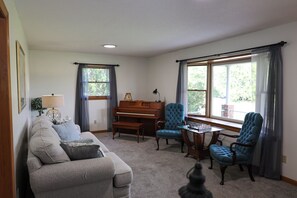 Living area - Timeless in Tennessee (Jonesborough)