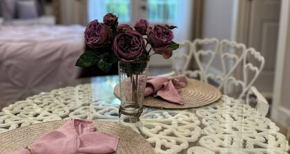 Charming 1-bedroom studio with AC near Blue Ostrich Winery