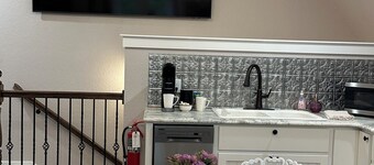 Charming 1-bedroom studio with AC near Blue Ostrich Winery