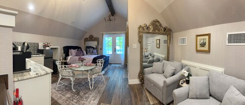 Charming 1-bedroom studio with AC near Blue Ostrich Winery