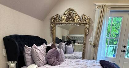 Charming 1-bedroom studio with AC near Blue Ostrich Winery