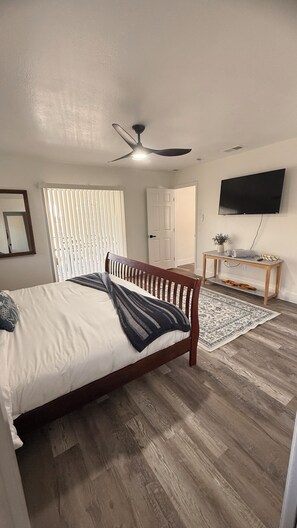 Iron/ironing board, free WiFi - Waterfront home with pool, billiards, 4 min beach (Punta Gorda)