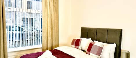 4 bedrooms, WiFi (free), bed sheets