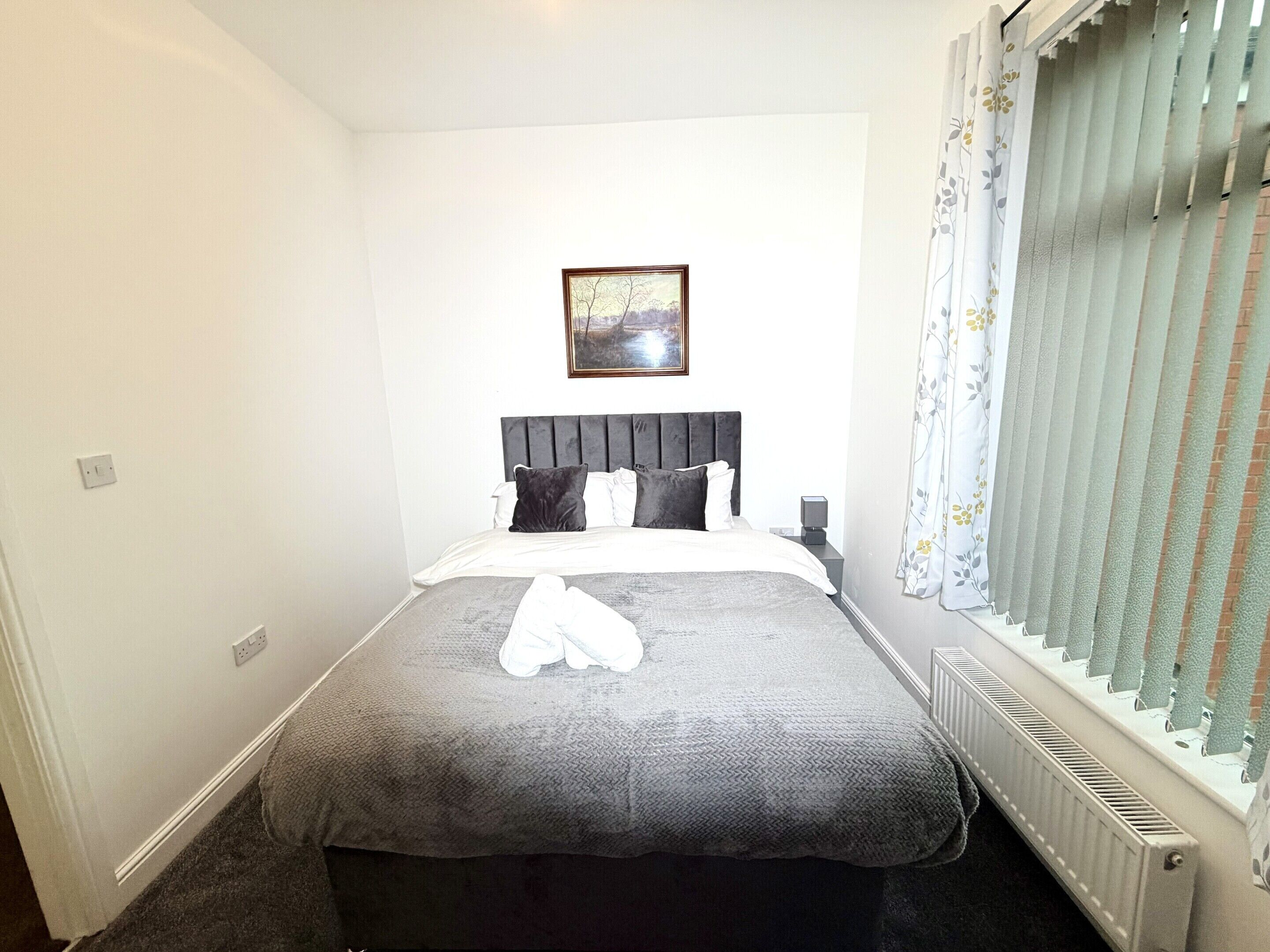 4 bedrooms, WiFi (free), bed sheets