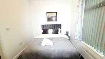 4 bedrooms, WiFi (free), bed sheets