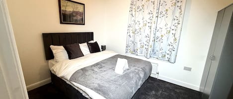 4 habitaciones, wifi gratis y ropa de cama