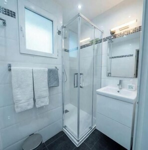 Hair dryer, bidet, towels, soap - Luxurious Villa with pool and Sunset view! (Μυκονος)