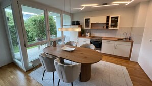 Kaffetrakter/tekoker, kjøleskap, mikrobølgeovn og ovn