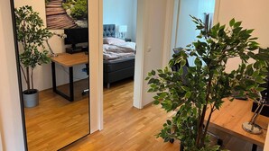 1 soverom, safe på rommet, skrivebord og strykejern/-brett