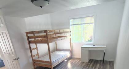 Tranquil 2-bedroom bed & breakfast walking distance to the Lake East Bay.