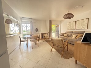 Smart TV, fireplace, books - Bella Vita apartment in Porches with sea views in the Algarve (Porches)