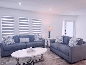 Living area - Casa Azul/Tropical Paradise/Heated Pool/Private (Cape Coral)