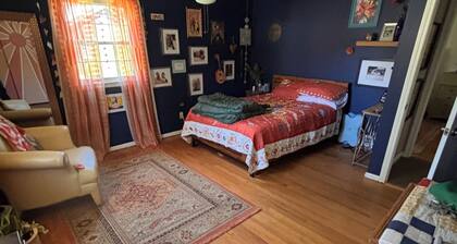 Beautiful, Family friendly home in Saratoga Springs, NY. 2.2 Miles from track,
