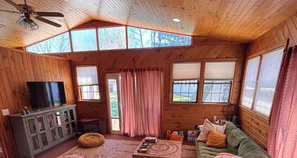 Beautiful, Family friendly home in Saratoga Springs, NY. 2.2 Miles from track,