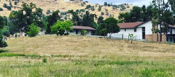Newly Renovated Farmhouse on 5 acres near Lake Success with Pool & AC comfort