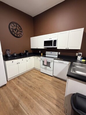 Private kitchen - Cozy Disney Stay- 3-bedroom apartment -Kissimmee (Kissimmee)