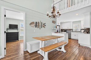 Dining - Blue Heaven 2.0 by Brunswick Vacation Rentals:  2nd Row Beach Retreat with Pool (Ocean Isle Beach)