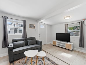 TV - Clearwater Charm Unit E (Clearwater)