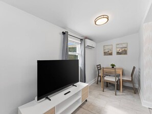 Interior - Clearwater Charm Unit E (Clearwater)
