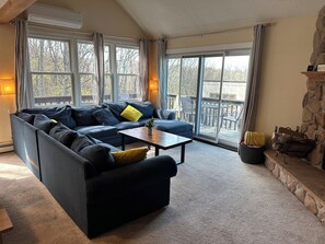 Smart TV - CAMELBACK Lovely 4-bedroom townhome right on the mountain (Tannersville)