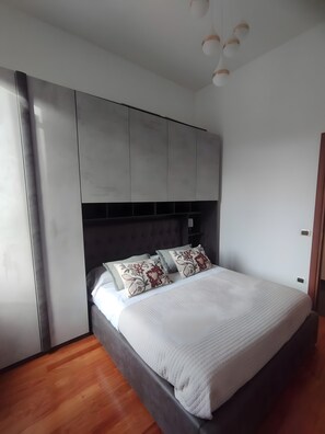 2 bedrooms, WiFi, bed sheets - Apartment 'Villa Santoni Guest House' with Balcony and Wi-Fi (Orte Scalo)