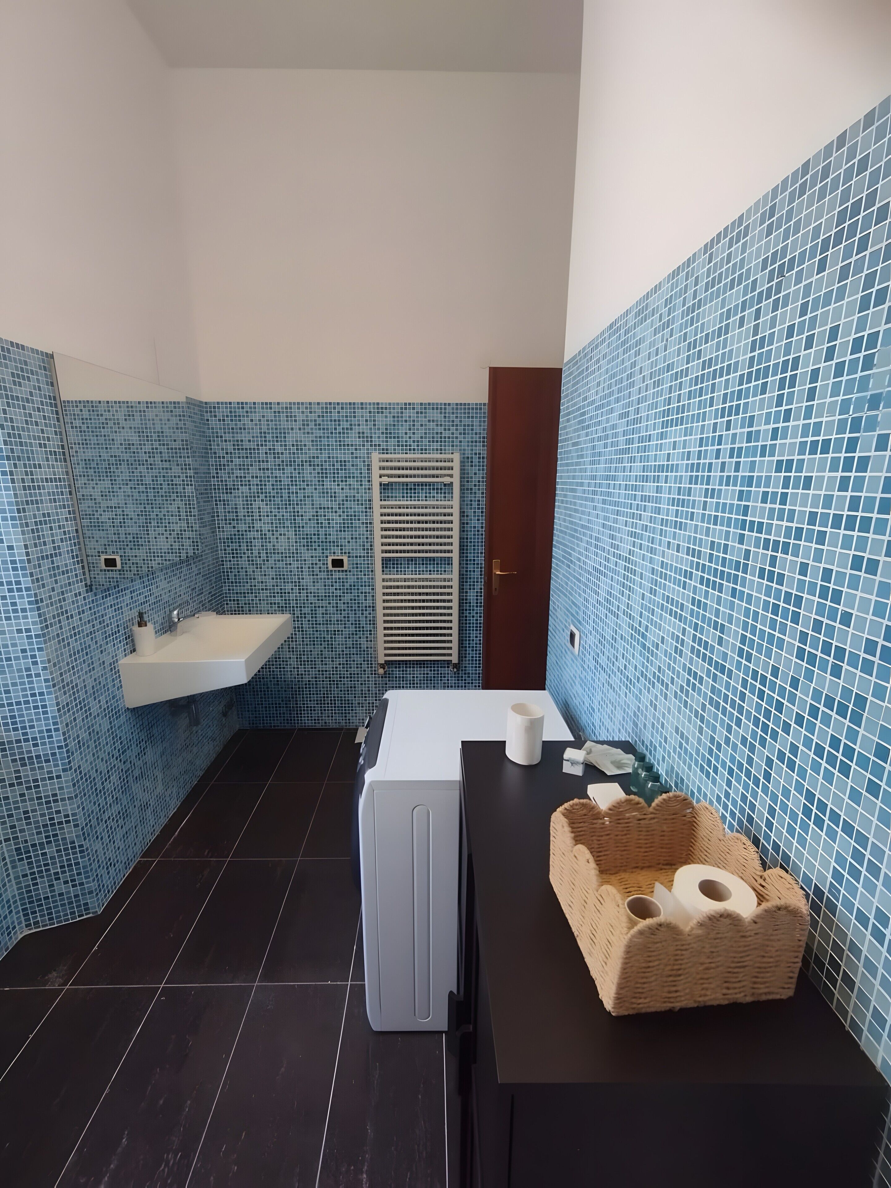 Een douche, een haardroger, handdoeken