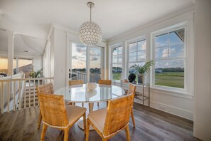 Dining - Private swimming pool, putting green, incredible sunsets, ocean & marsh views! (Fripp Island)