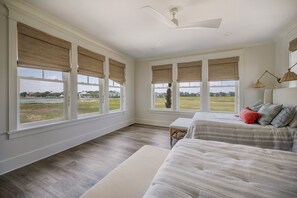 Room - Private swimming pool, putting green, incredible sunsets, ocean & marsh views! (Fripp Island)